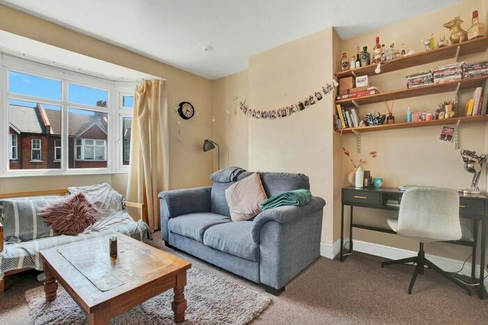 2 Bedroom Flat To Rent In High Street Colliers Wood, Colliers Wood, London, SW19