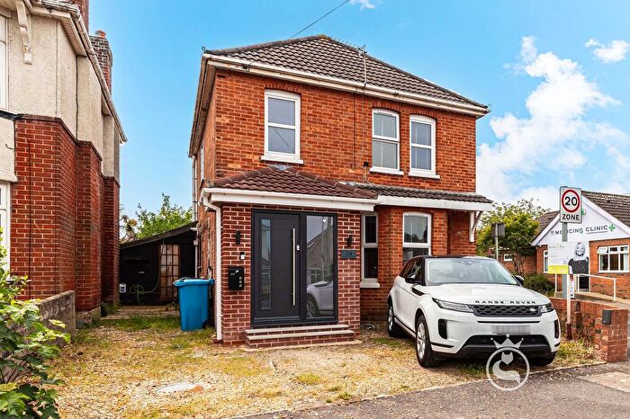 3 Bedroom Detached House For Sale In Rosemary Road, Poole, BH12