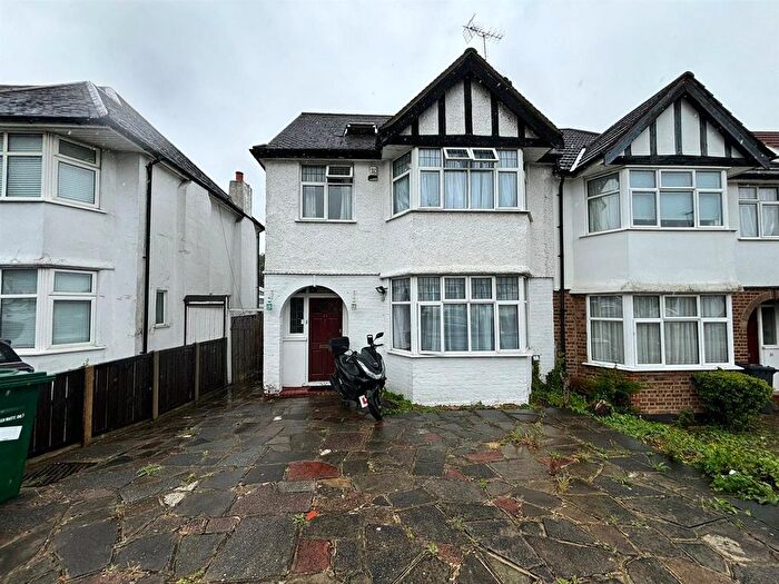 5 Bedroom Semi-Detached House To Rent In Holders Hill Drive, Hendon, London, NW4
