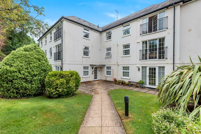 3 Bedroom Apartment To Rent In Ockham Road South, East Horsley, KT24
