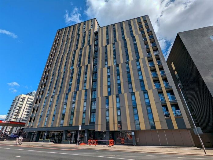 2 Bedroom Apartment To Rent In The Hallmark, Cheetham Hill Road, Manchester, M4