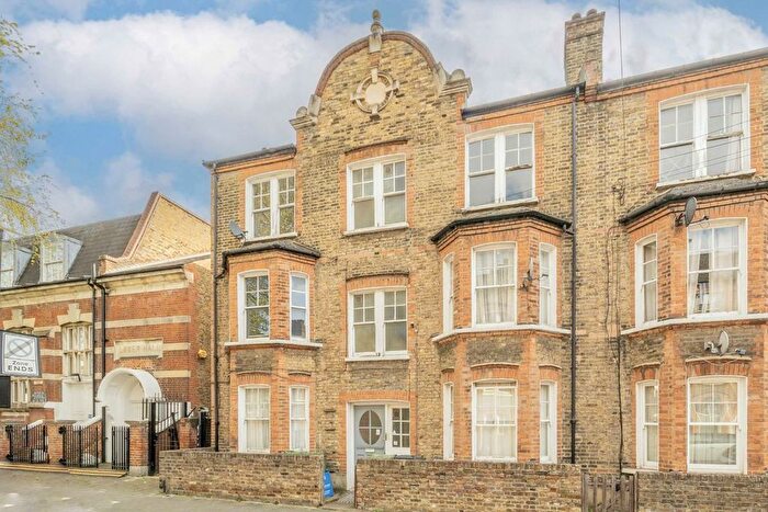4 Bedroom Flat To Rent In Cato Road, Clapham, SW4