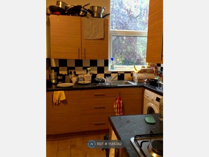 10 Bedroom Semi-Detached House To Rent In Gedling Grove, Nottingham, NG7