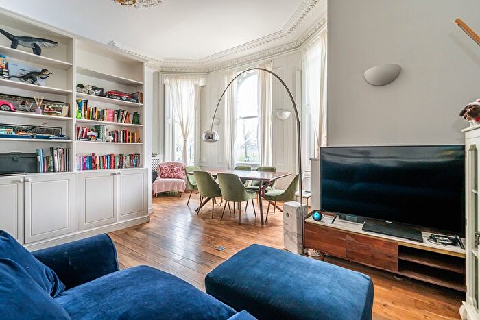 Studio To Rent In Clapham Common North Side, London, SW4