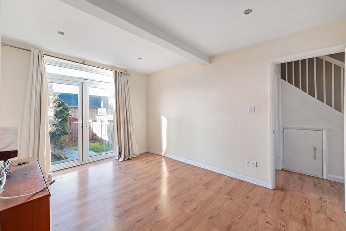 3 Bedroom Property To Rent In Garrendon Road, Lodon, Surrey, SM4