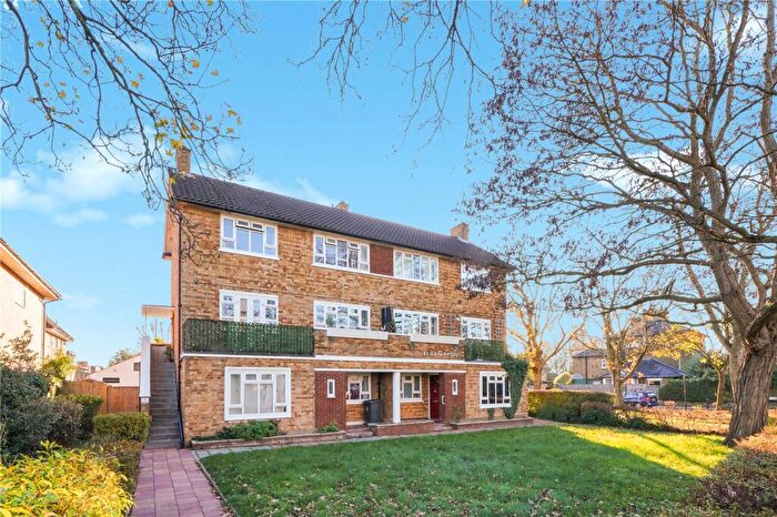 3 Bedroom Maisonette For Sale In Fortis Green, London, N2