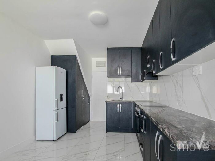 4 Bedroom Property To Rent In Central Avenue, Hayes, Middlesex, UB3