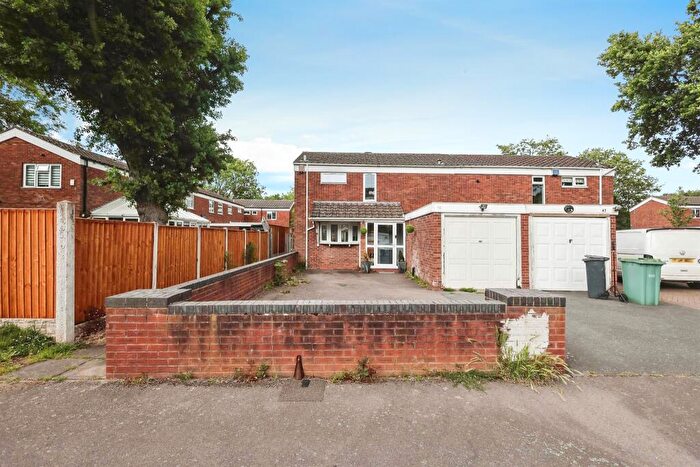 3 Bedroom Semi-Detached House For Sale In Whitebeam Road, Birmingham, B37