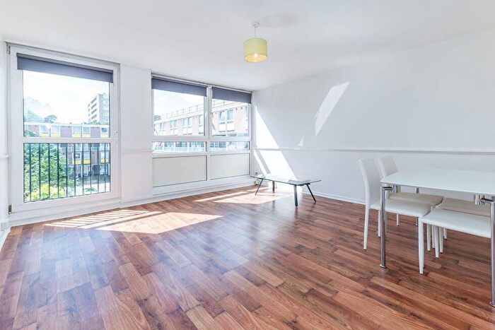 3 Bedroom Flat To Rent In Compton Close, Camden / Euston, NW1