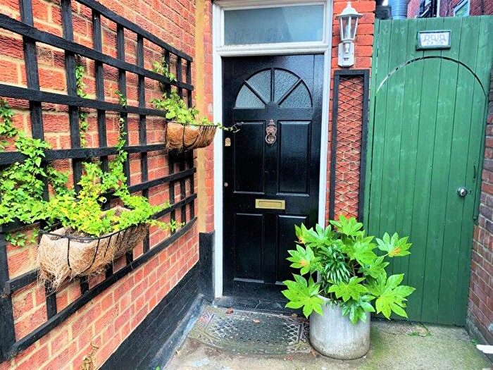 1 Bedroom Flat To Rent In Hatfield Road, St Albans, AL1