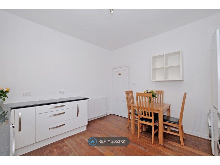 2 Bedroom Flat To Rent In Affleck Place, Aberdeen, AB11