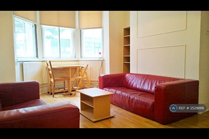 3 Bedroom Flat To Rent In Royal College Street, London, NW1