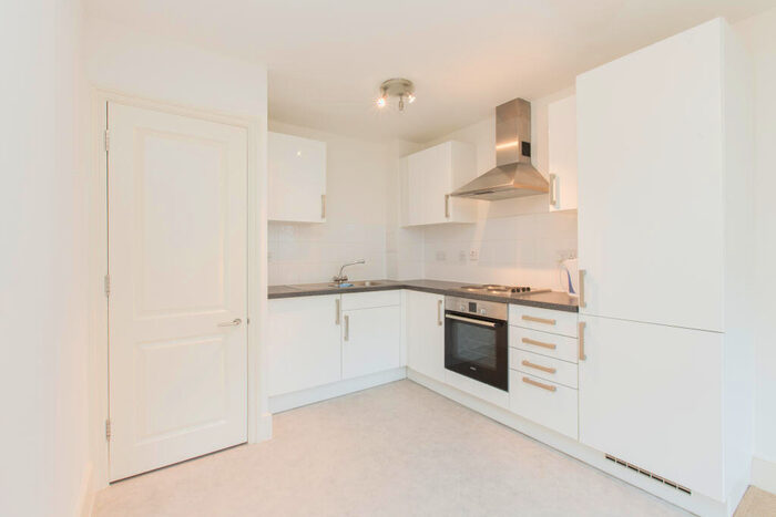 1 Bedroom Flat To Rent In Denning Mews, Clapham South, London, SW12