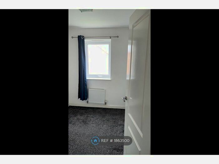 3 Bedroom Semi-Detached House To Rent In Oak Tree Place, Leeds, LS9