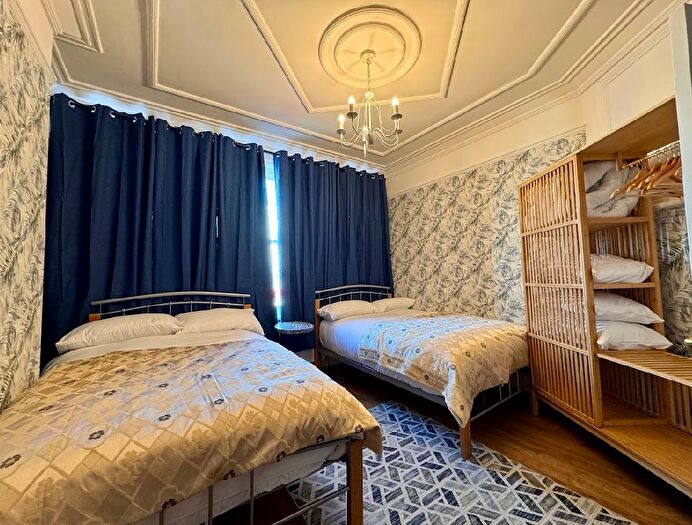 2 Bedroom Flat For Sale In Cricklewood Lane, London, NW2