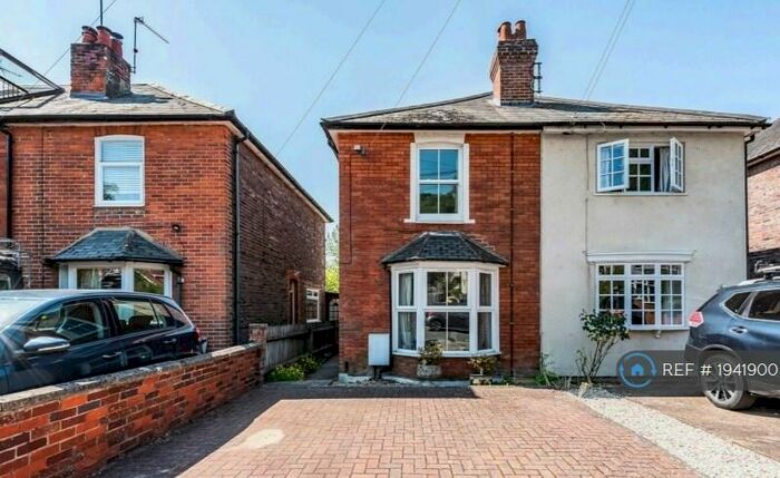 1 Bedroom Flat To Rent In Peperharow Road, Godalming, GU7