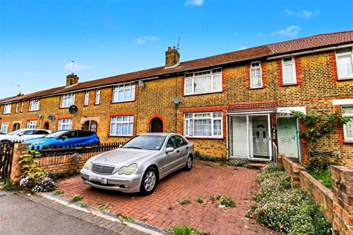 3 Bedroom Terraced House For Sale In Montagu Gardens, Edmonton, N18