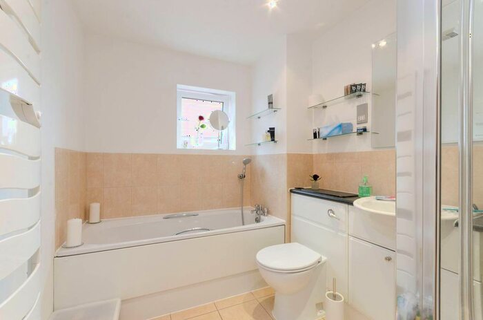 1 Bedroom Flat To Rent In Holland Gardens, Brentford, TW8