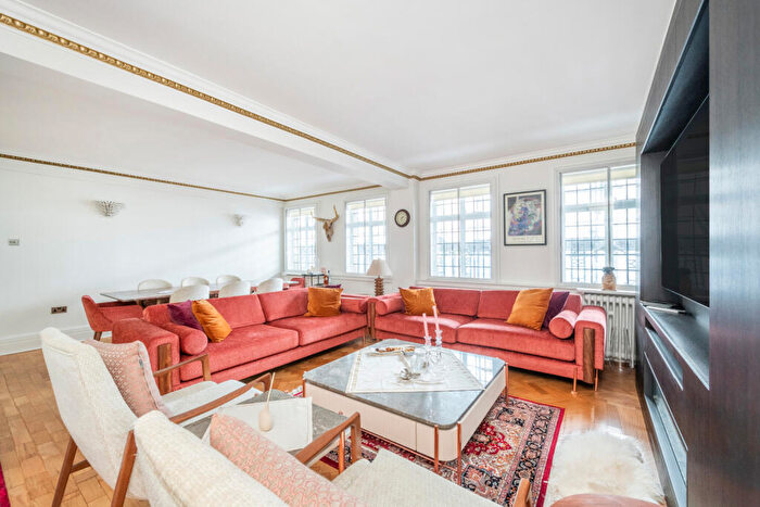 4 Bedroom Flat For Sale In Chiltern Court, Baker Street, NW1