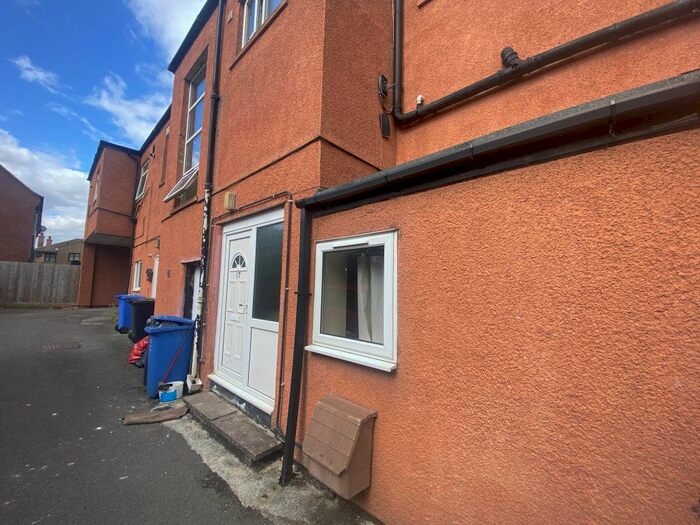 1 Bedroom Flat To Rent In Woodlands Court, Wood Street, Kettering, NN16