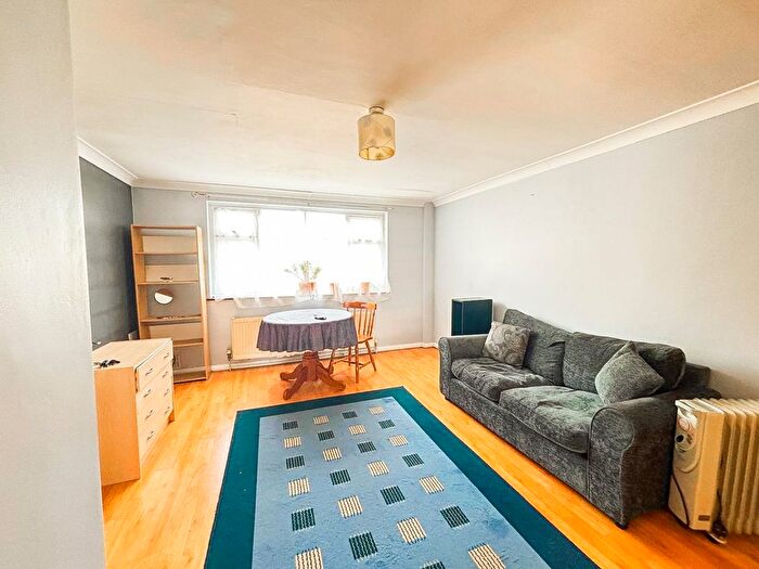 1 Bedroom Studio To Rent In Wells Gardens, Rainham, RM13