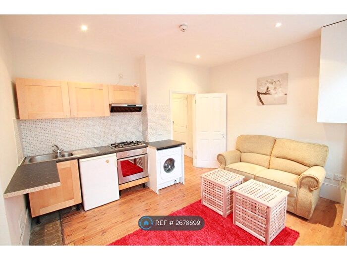 1 Bedroom Flat To Rent In Hale Lane, Mill Hill, NW7