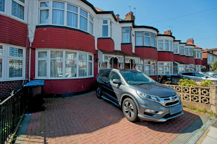 4 Bedroom House To Rent In Ecclesbourne Gardens, London, N13