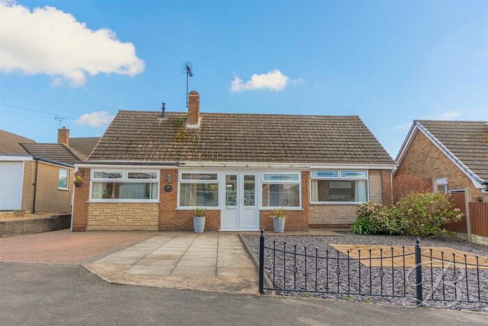 2 Bedroom Detached Bungalow To Rent In Thoresby Avenue, Edwinstowe, Mansfield, NG21