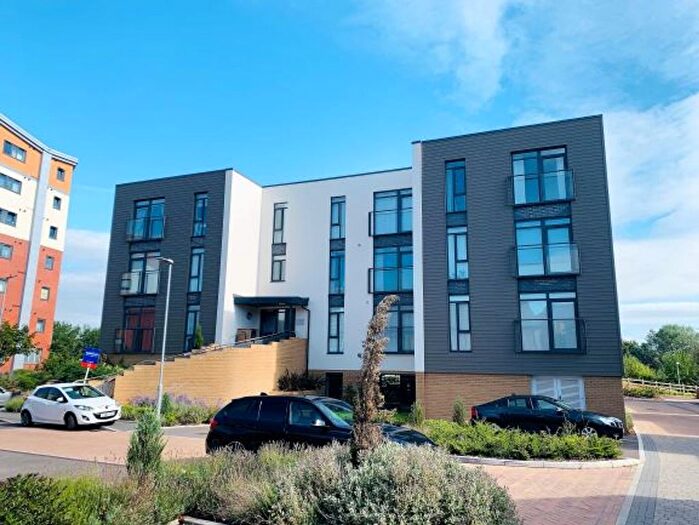 2 Bedroom Flat To Rent In Firepool Crescent, Taunton, TA1