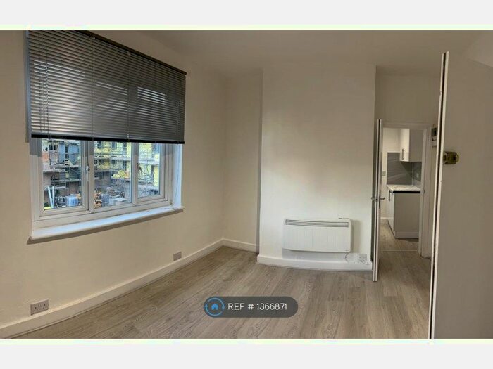 Studio To Rent In Ye Corner, Watford, WD19