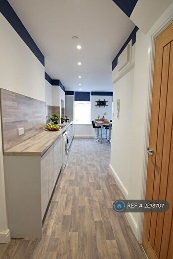 2 Bedroom Flat To Rent In Dalton Street, Cardiff, CF24