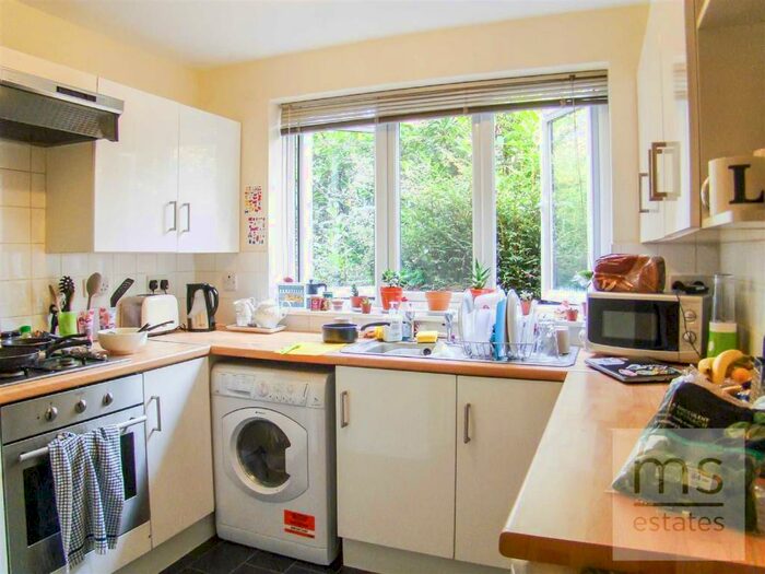 2 Bedroom Flat To Rent In Lenton Manor, Lenton, Nottingham, NG7