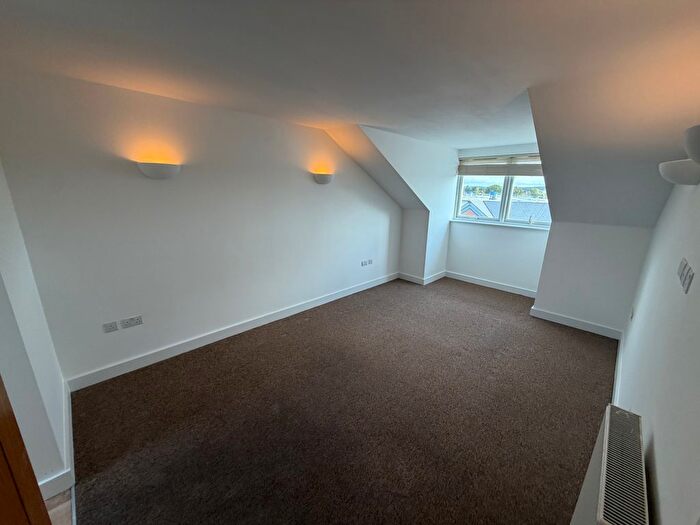 2 Bedroom Flat To Rent In Wimborne Road, Bournemouth, BH10