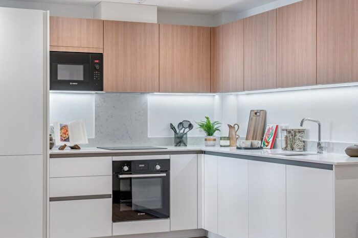 1 Bedroom Flat For Sale In Fifty Burnhill Road, Beckenham, BR3