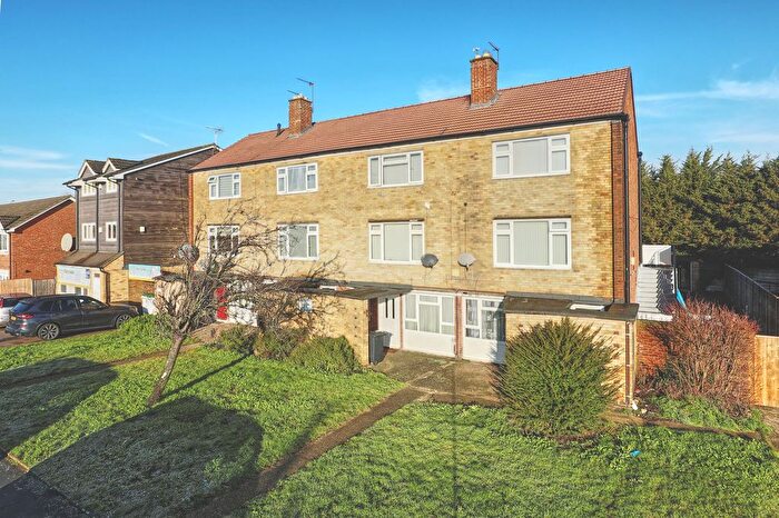 1 Bedroom Flat For Sale In Russells Ride, Cheshunt, EN8