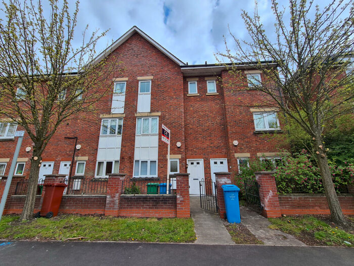4 Bedroom Town House To Rent In Chorlton Rd, Hulme, Manchester., M15
