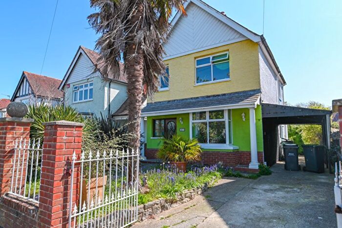 4 Bedroom Detached House For Sale In Orchard Road, Havant, PO9