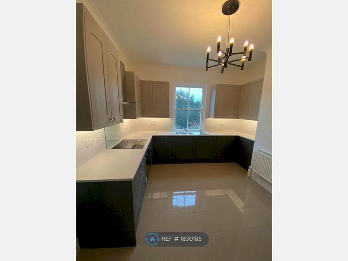 2 Bedroom Flat To Rent In Epsom Road, Guildford, GU1