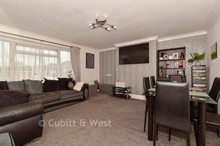 2 Bedroom Flat For Sale In Kipling Avenue, Woodingdean, Brighton, East Sussex, BN2