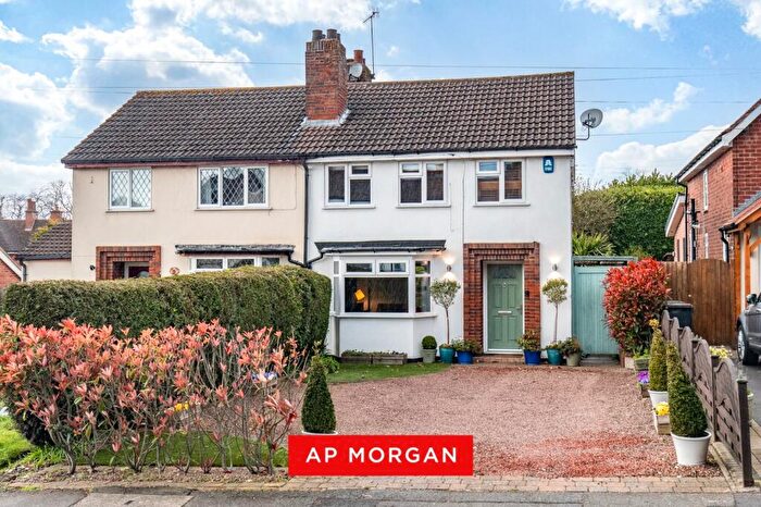 3 Bedroom Semi Detached House For Sale In Old Birmingham Road, Lickey End, Bromsgrove, Worcestershire, B60