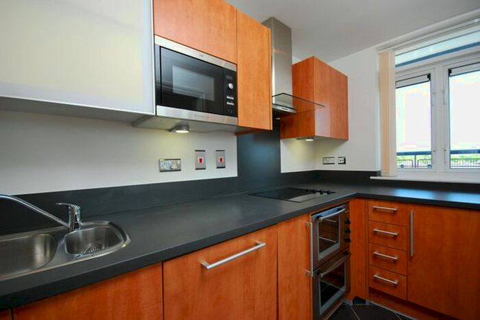 2 Bedroom Flat To Rent In Seven Kings Way, Kingston, Kingston Upon Thames, KT2