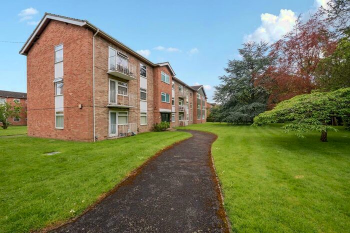 2 Bedroom Apartment To Rent In Reading, Berkshire, RG1