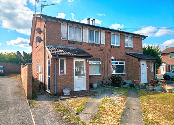 2 Bedroom Maisonette For Sale In Holbein Close, Bedworth, Warwickshire, CV12