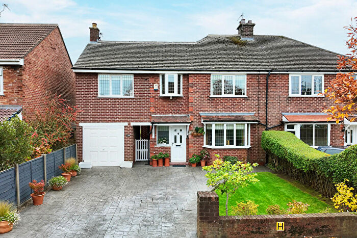 4 Bedroom Semi-Detached House For Sale In Kingsway West, Penwortham, PR1