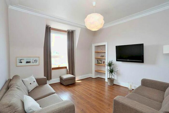 1 Bedroom Flat To Rent In Esslemont Avenue, Top Floor Right, AB25