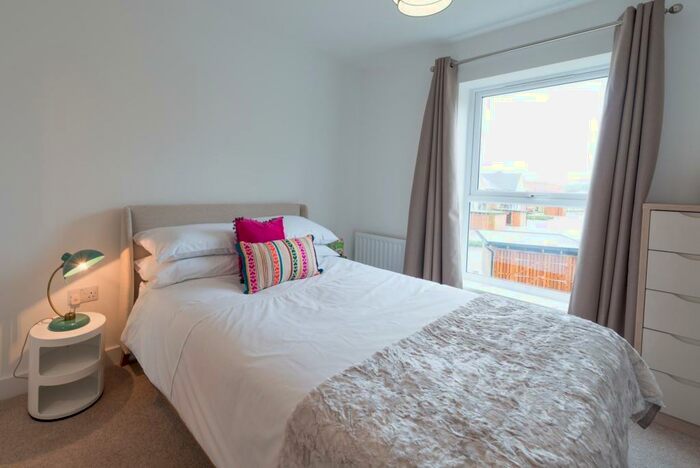 1 Bedroom Apartment To Rent In Holmbush Mews, Crawley, West Sussex, RH12