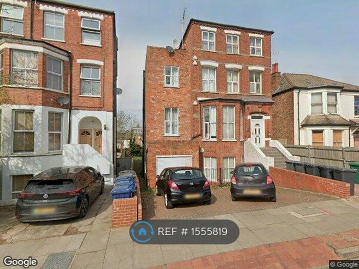 3 Bedroom Flat To Rent In Crescent Road, London Finchley, N3