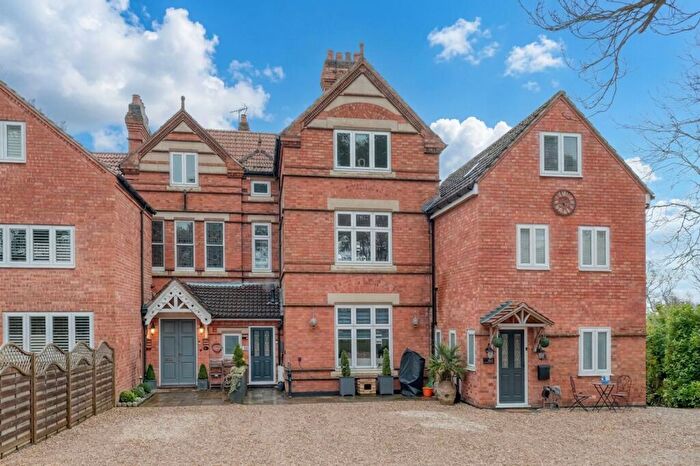 4 Bedroom Town House For Sale In Torrs Close, Redditch, B97