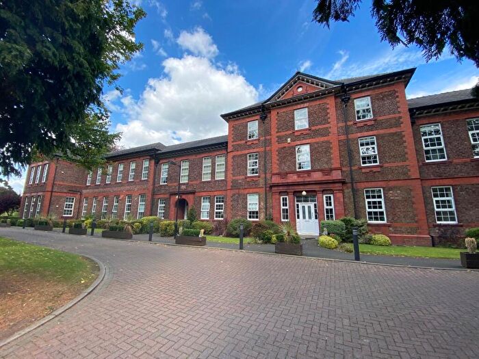 2 Bedroom Flat To Rent In Bishopton Drive, Macclesfield, SK11