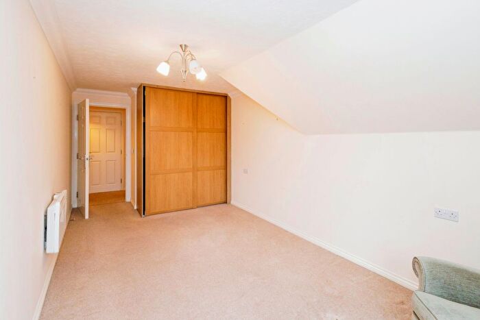 2 Bedroom Flat For Sale In New Brighton Road, Emsworth, Hampshire, PO10